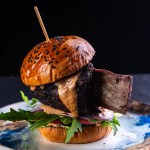 Бургер с томленным говяжьим ребром (2)